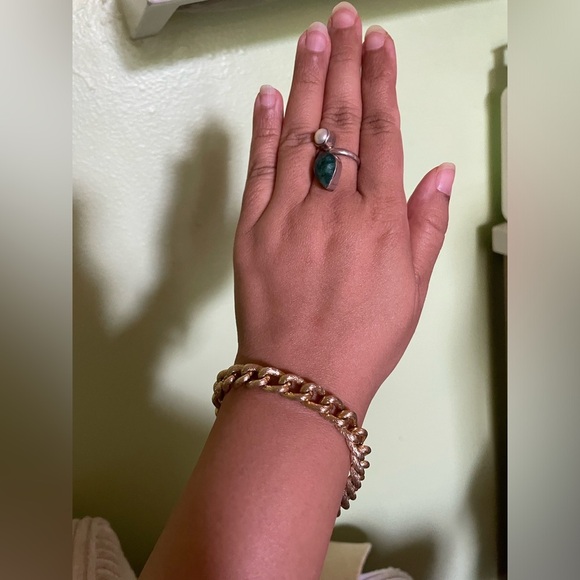 Beautiful gold hoop bracelet - Picture 1 of 6